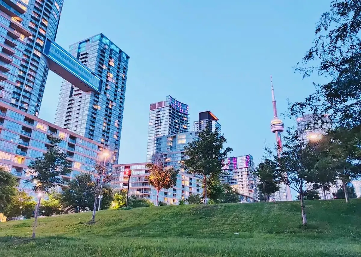 Beautiful Condos By Cn Tower Toronto Apartment