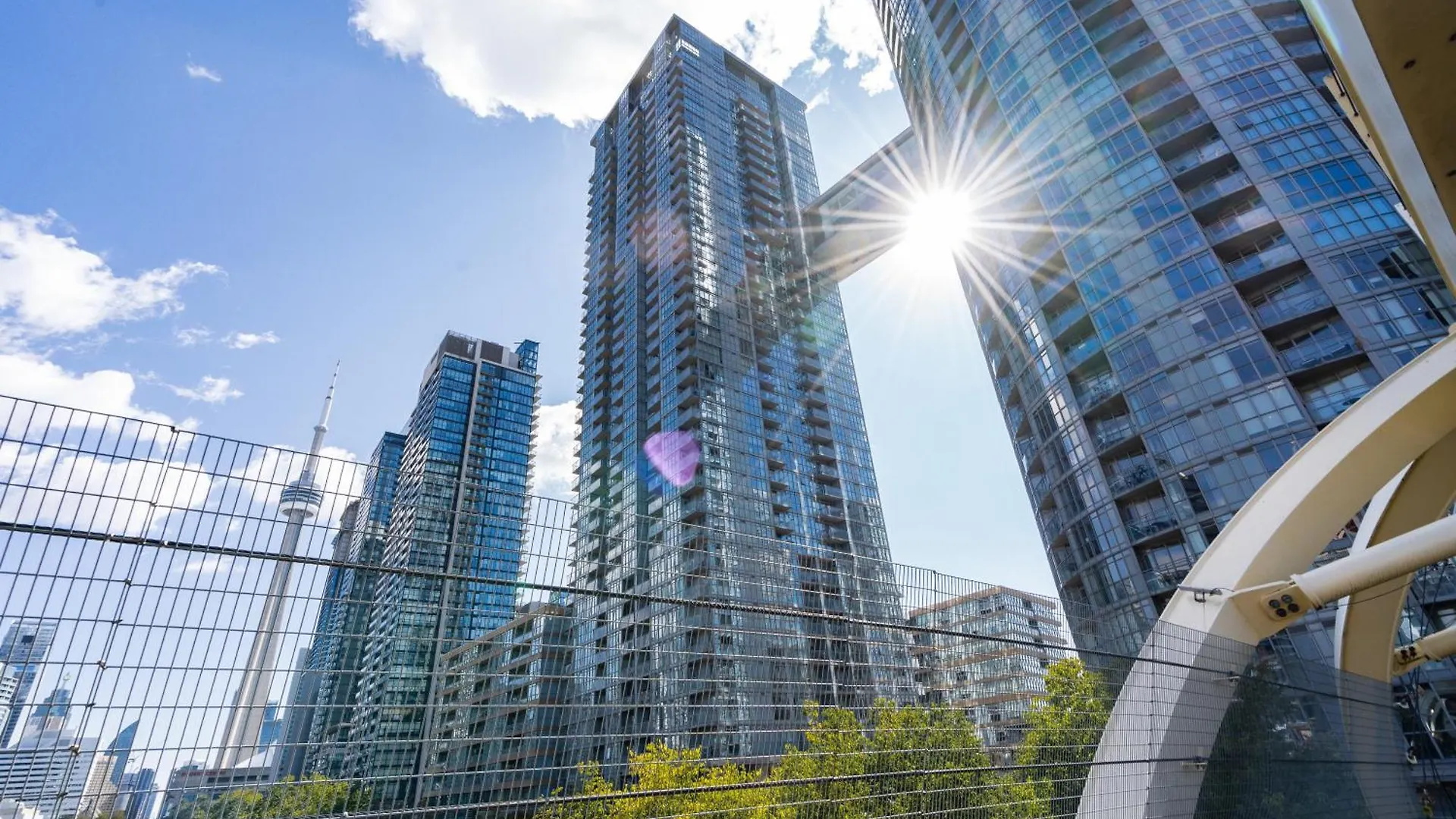Beautiful Condos By Cn Tower Toronto Canada