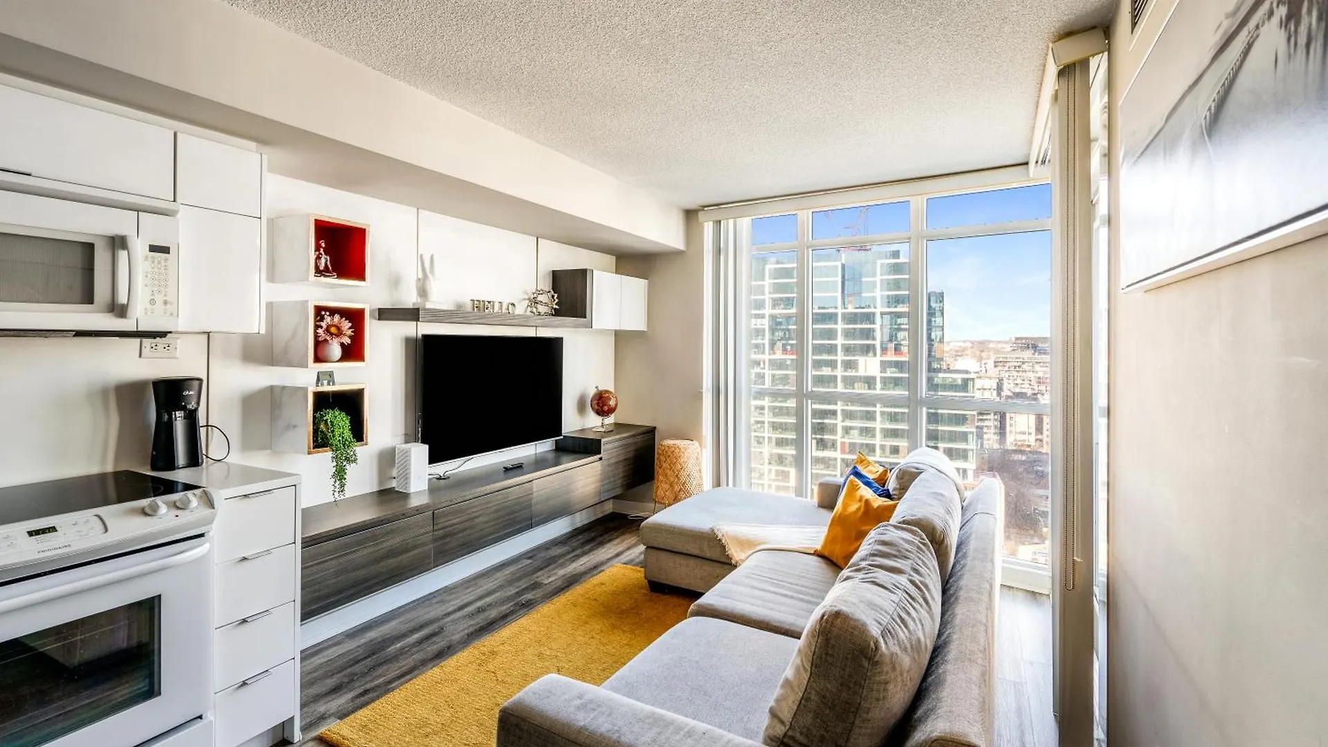 Beautiful Condos By Cn Tower Toronto